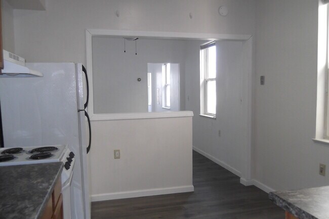 kitchen - 32 Bay Ave