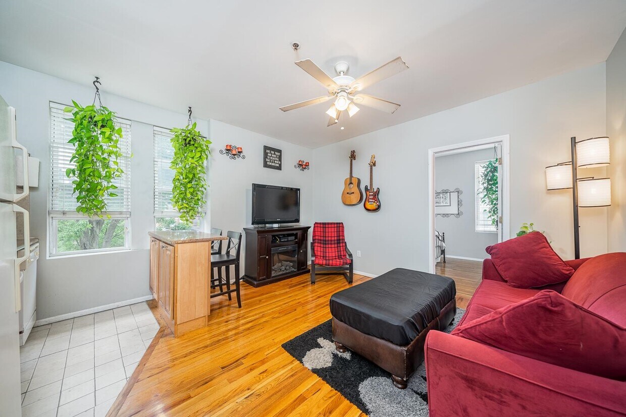 Primary Photo - 734 Adams St