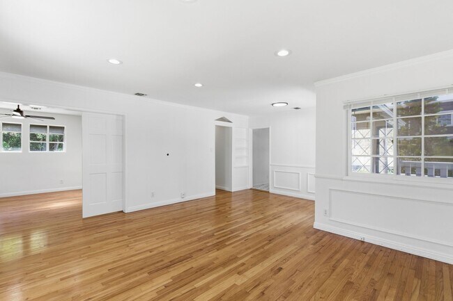 Foto del edificio - 12334 Moorpark St