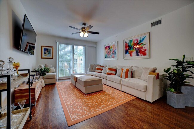 Building Photo - 720 S Sapodilla Ave