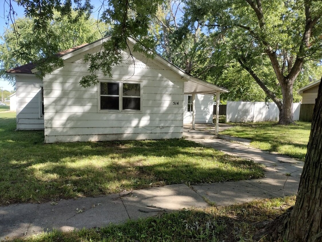 514 Pine St, Rossville, KS 66533 House Rental in Rossville, KS