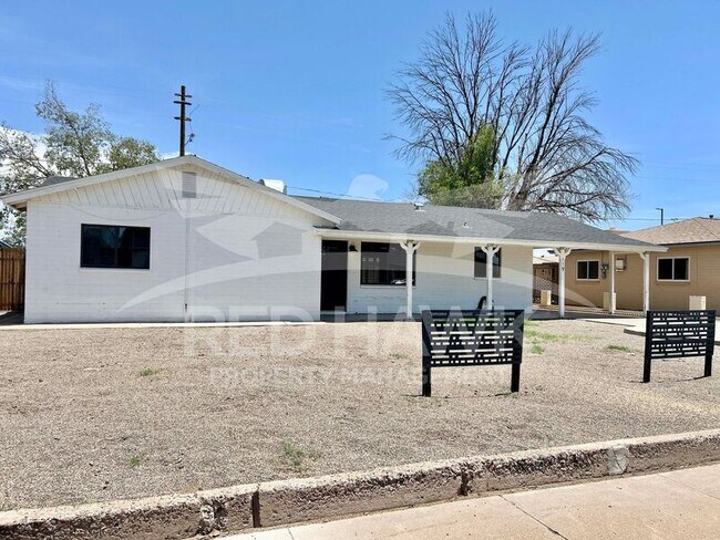 Building Photo - 119 S Catalina St