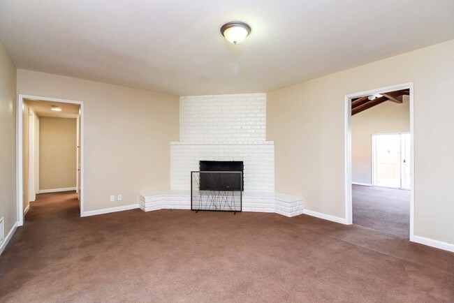 Foto del edificio - 6754 Karen Ln