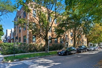 Building Photo - 1020 W Barry Ave