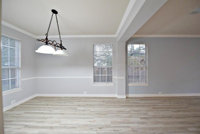 Building Photo - 15224 Calaveras Dr