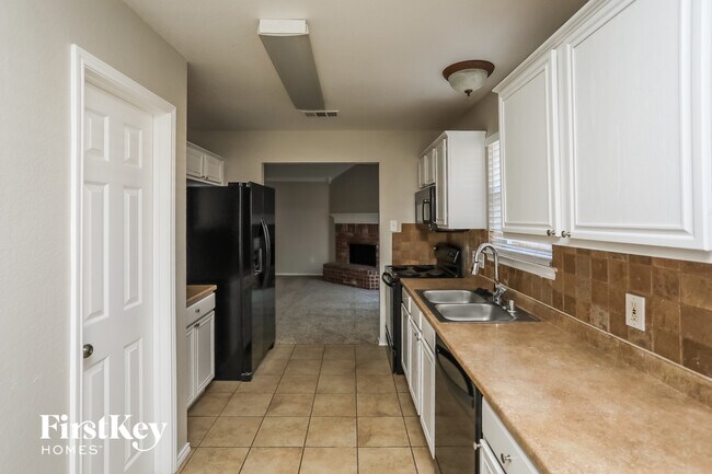 Building Photo - 312 Pin Oak Ln