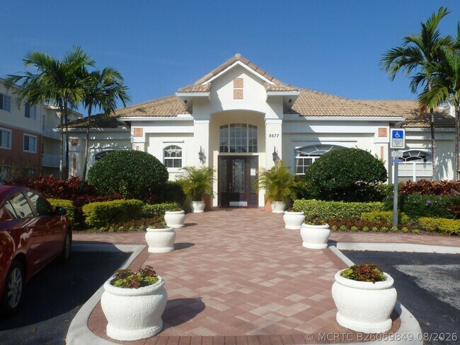 Foto del edificio - 9857 Baywinds Blvd