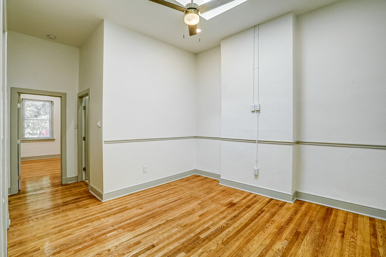 Primary Photo - 416 W Broad St