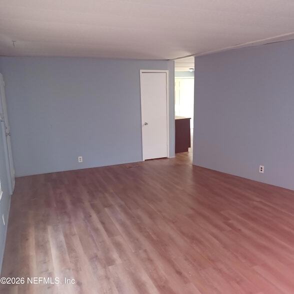 Foto del edificio - 463 Logan Ave