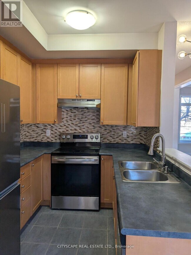 Building Photo - 5532 Tenth Line W