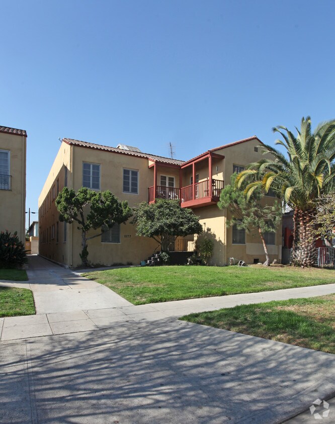 Foto principal - 1177 N Ardmore Ave