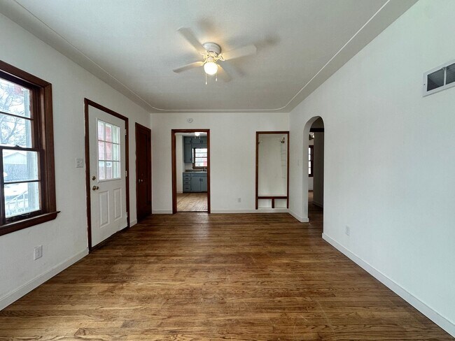 Foto del edificio - Two Bedroom One Bathroom Available in Battle Creek