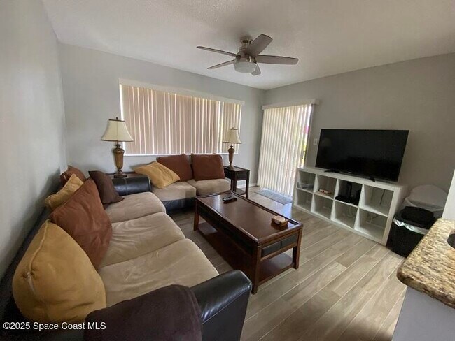 Foto del edificio - 344 Beach Park Ln