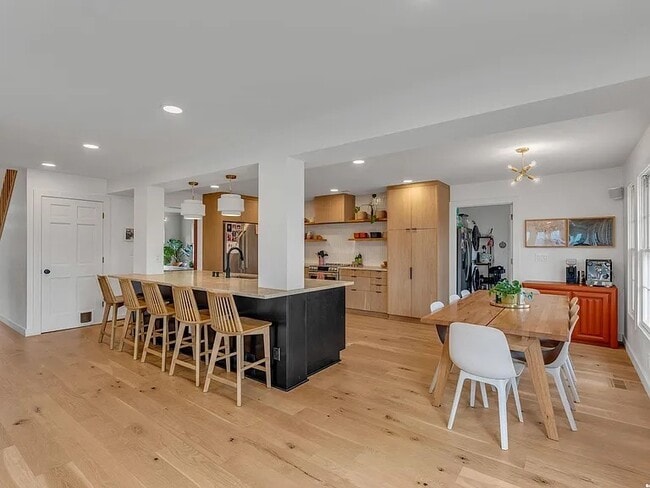 Foto del edificio - 1304 Lawrence Ave