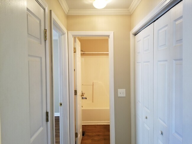 Building Photo - 10831 Woody Dr