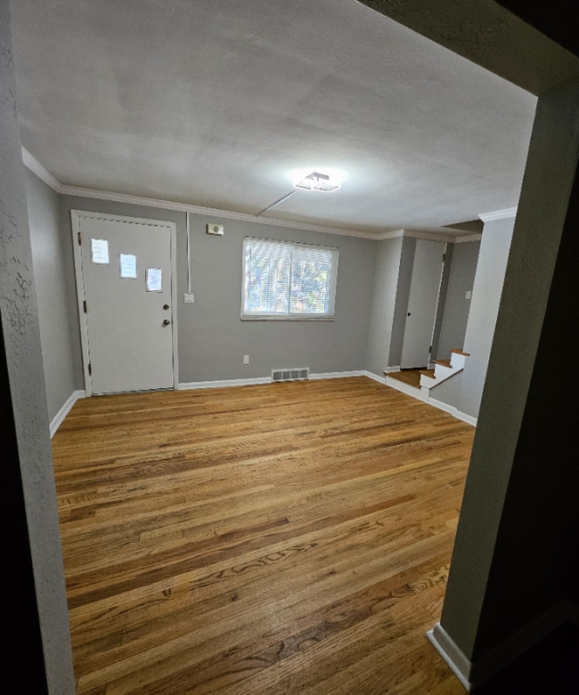 Building Photo - 2273 Pauline Ave