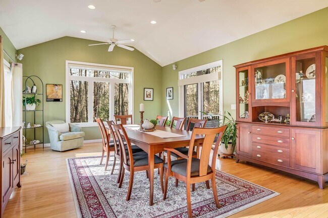 Building Photo - 7 Glen Ct