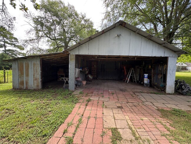 Foto del edificio - 2300 Bowler Rd