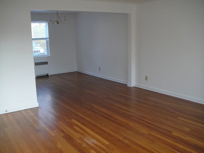 Foto del edificio - 1032 Trout Brook Dr