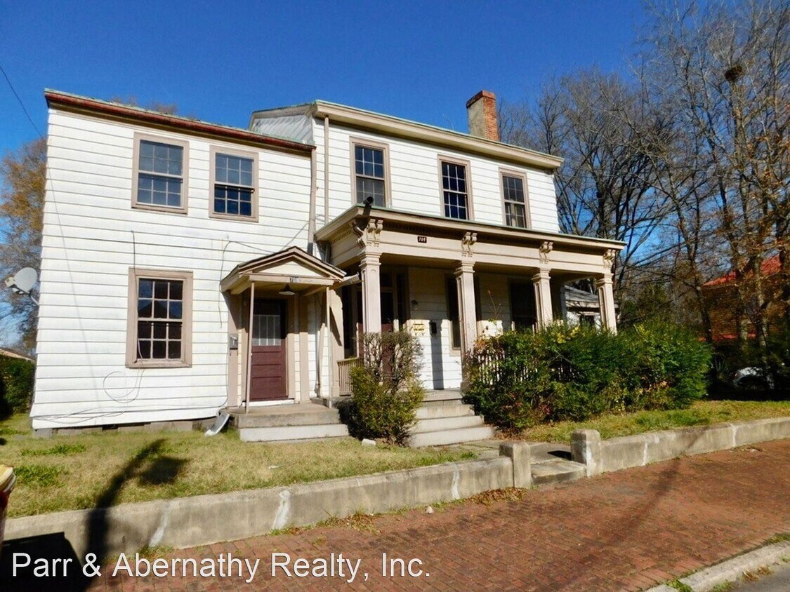 2 br, 1 bath House 709 High Street Apart... House Rental in