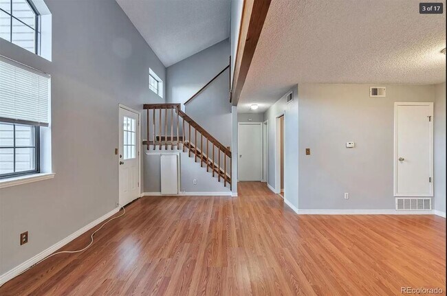 Foto del edificio - 942 S Walden St