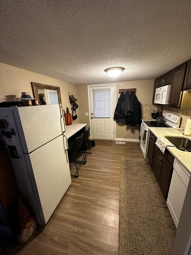 Building Photo - 7608 E South St