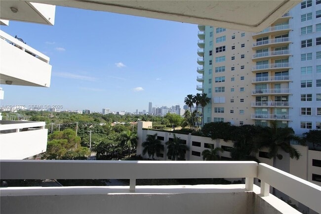 Building Photo - 2501 Brickell Ave
