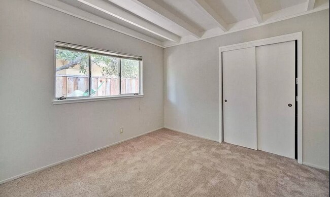 Foto del edificio - 3 Bed 2 Bath Home w/ Bonus Room in Palo Alto.