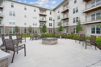Building Photo - 147 Laurenco Loop