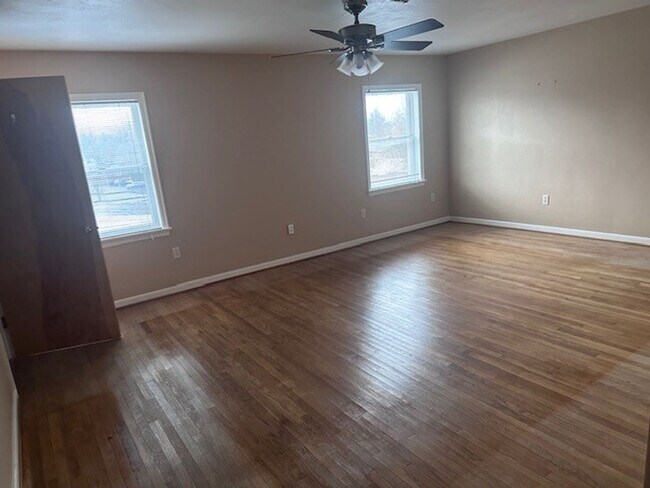Foto del edificio - Spacious 2nd floor 3 Bedroom Apartment