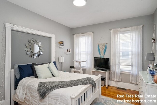 Building Photo - 12 Dalrymple St