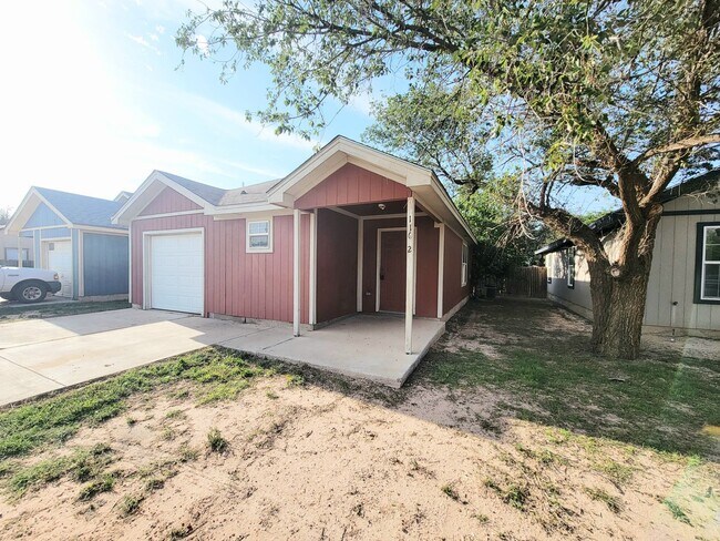Foto del edificio - 3/2/1 Conveniently located next to I27 and Loop 289