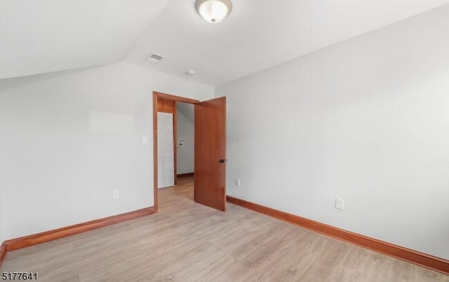 Building Photo - 532 Piaget Ave