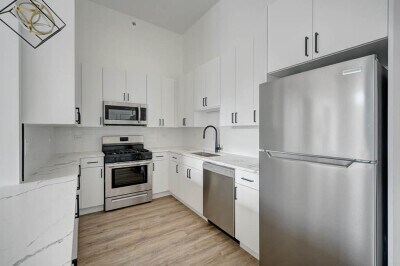 Building Photo - 4749 N Western Ave