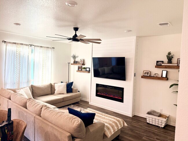 Sala de estar - 834 Ross Rd