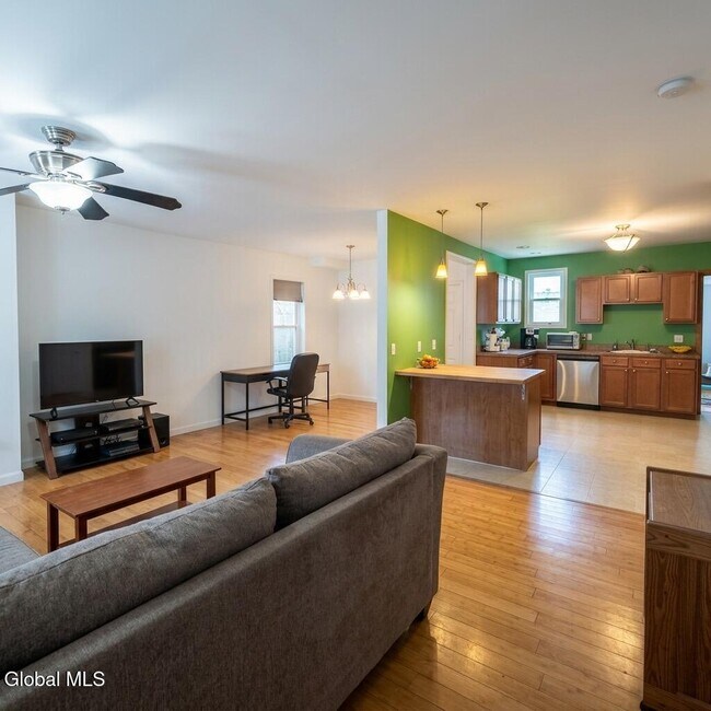 Foto del edificio - 363 1st St