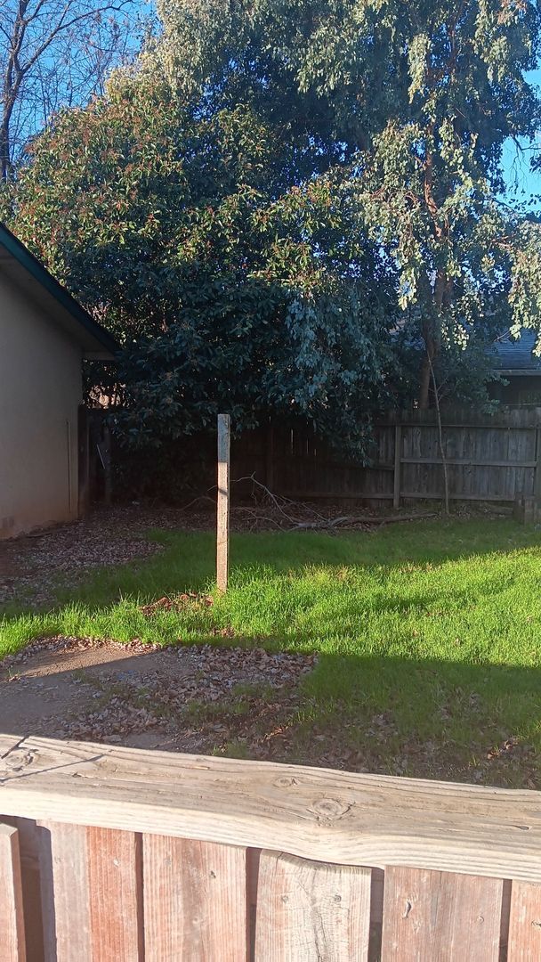 Building Photo - Charming 2x1 With Attached Garage & Backya...