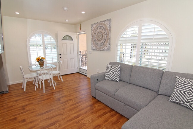 Foto del edificio - 1318 N Hollywood Way