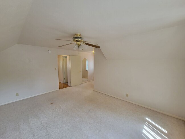 Foto del edificio - 4 bedroom 2 bath near campus!