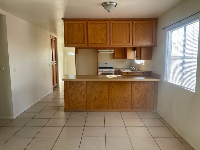 Foto del edificio - 3 Bedroom 2 Bedroom READY NOW!