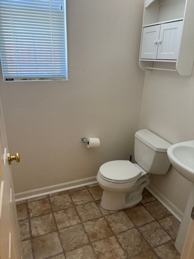 Building Photo - 2799 Crested St
