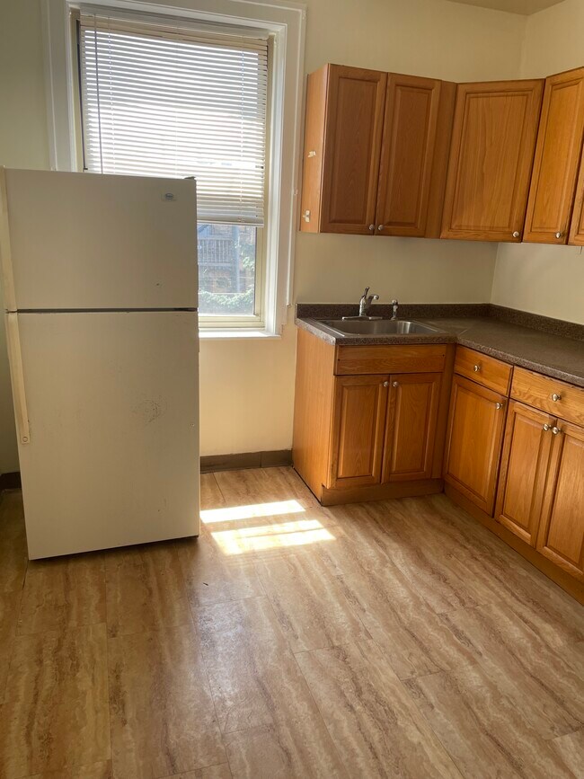 Foto del edificio - 3937 W Wrightwood Ave