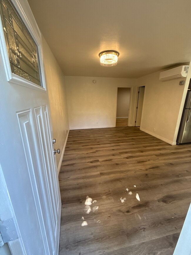 Building Photo - 1711 Miramar St
