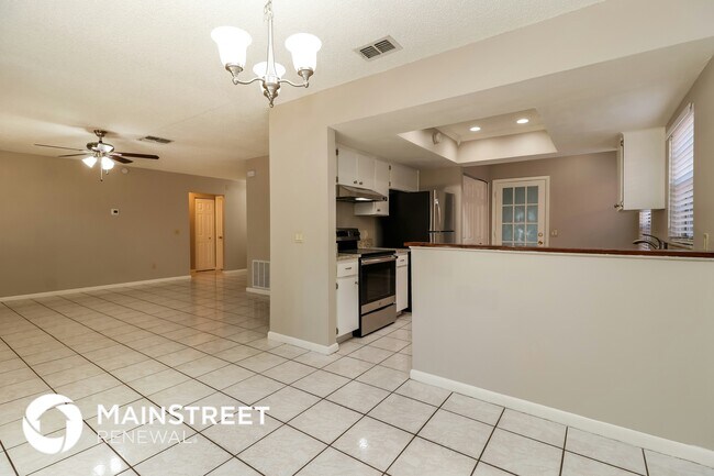 Building Photo - 207 Regal Park Dr