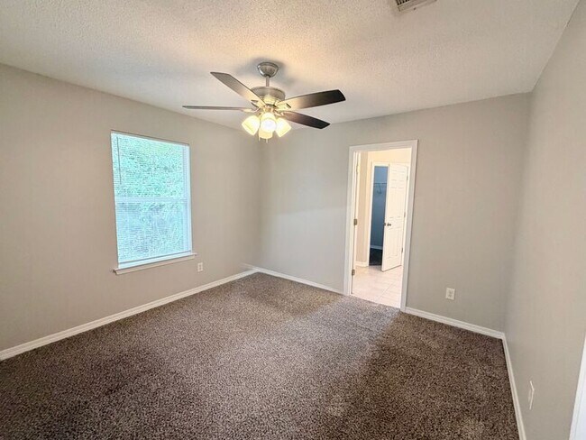 Foto del edificio - 10608 Wilderness Ln