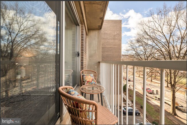 Balcón - 800 4th St SW