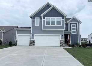 Building Photo - 3220 SW Arboridge Dr