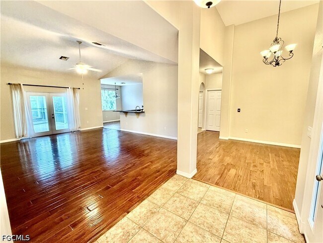 Foto del edificio - 1466 Argyle Dr