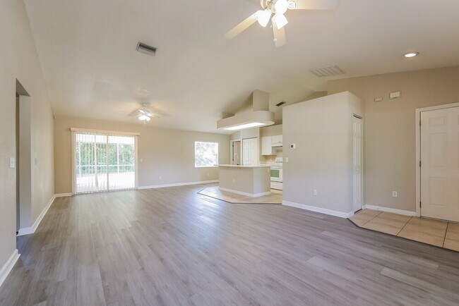 Building Photo - 4139 Magenta Ave