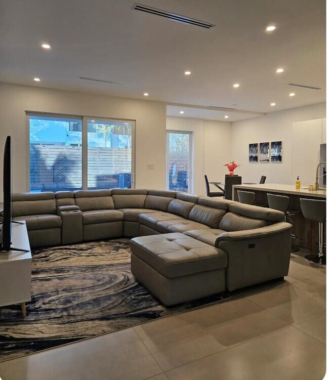 Foto del edificio - 2275 SE 7th St